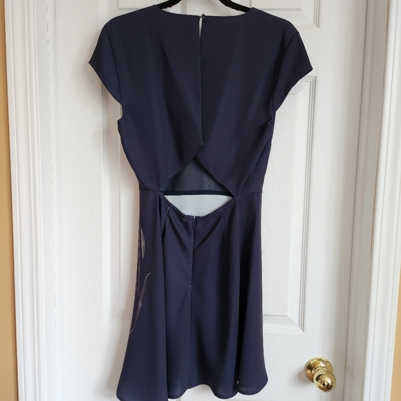 Aritzia Hampton floral mini dress in size 4 - Picture 5 of 7